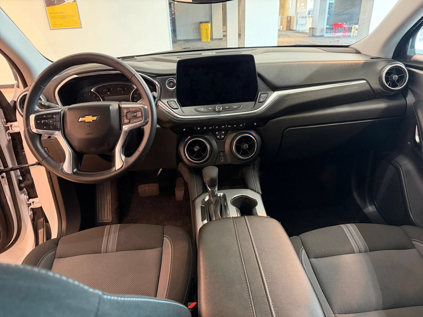 Thumbnail: 2025 Chevrolet Blazer - 32