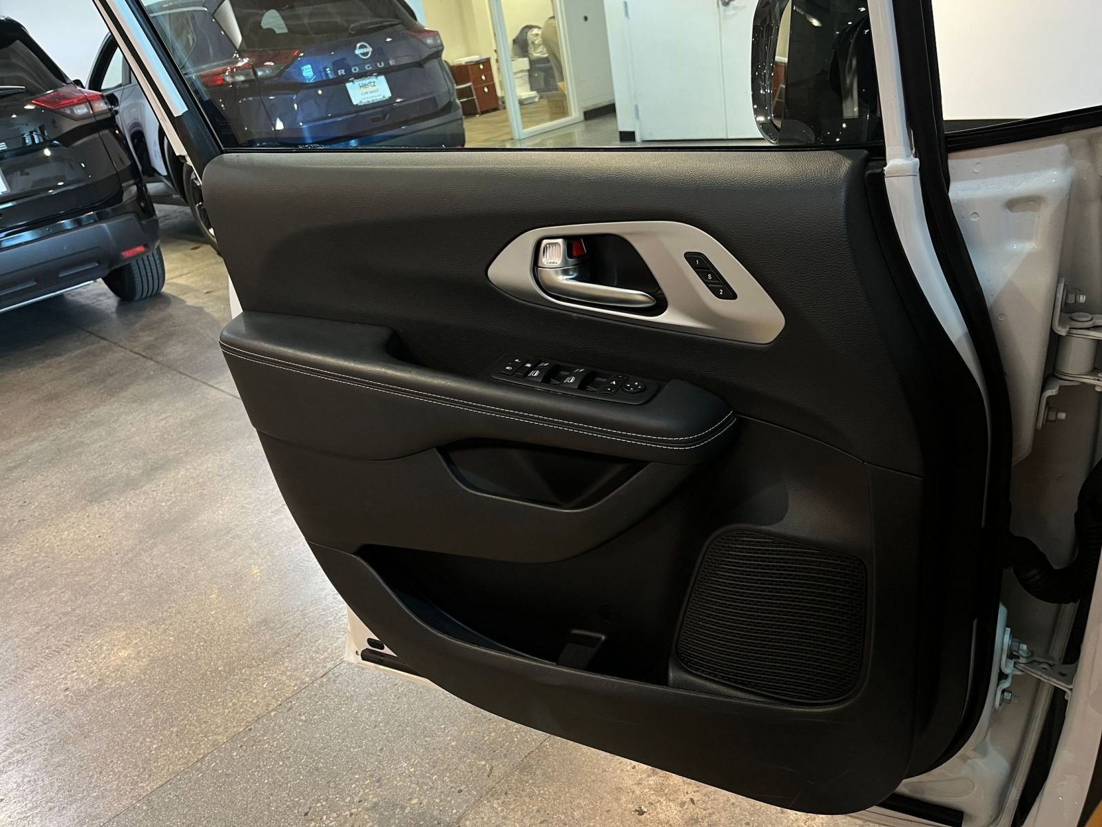 Thumbnail: 2025 Chrysler Pacifica - 18