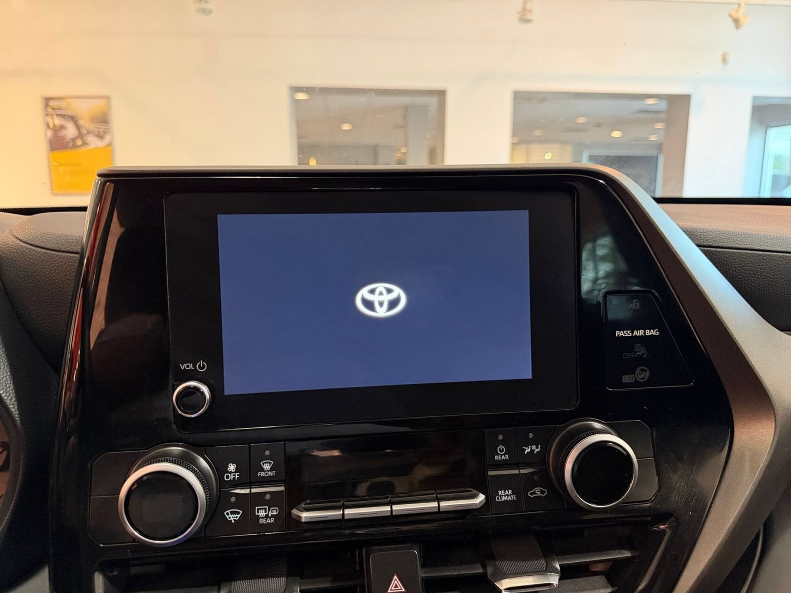 Thumbnail: 2025 Toyota Highlander - 20