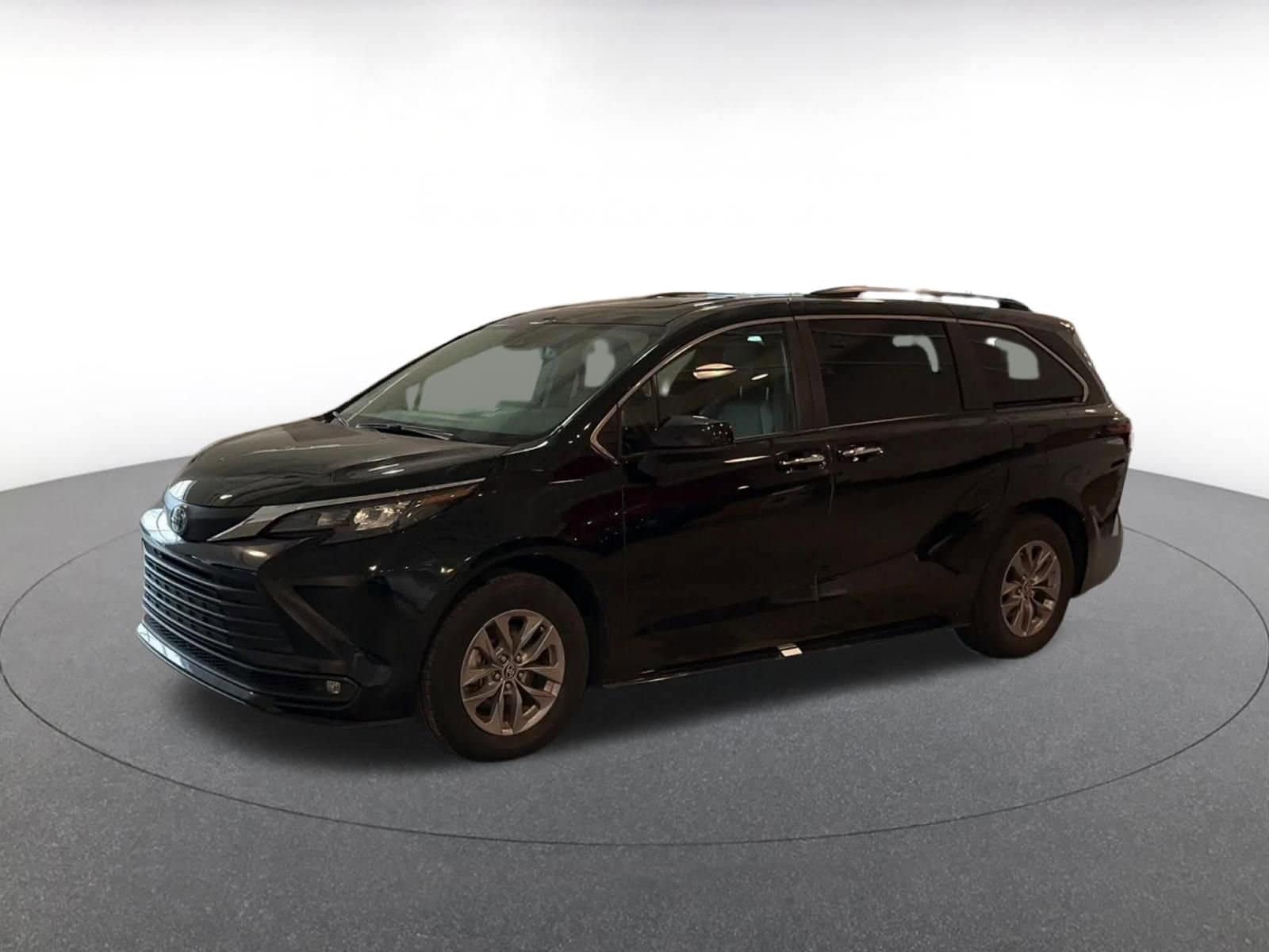 Thumbnail: 2025 Toyota Sienna - 8