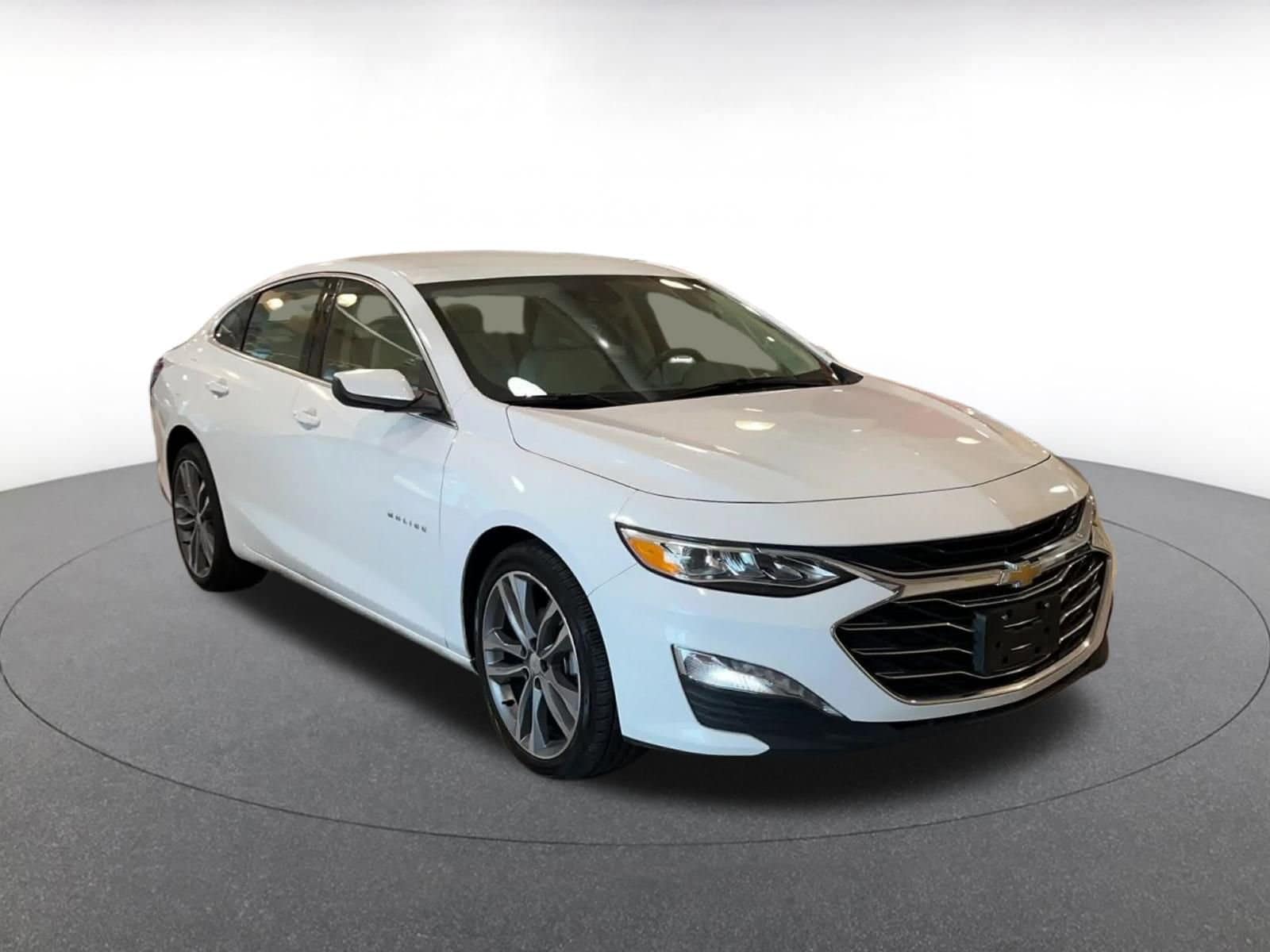 Thumbnail: 2024 Chevrolet Malibu - 3