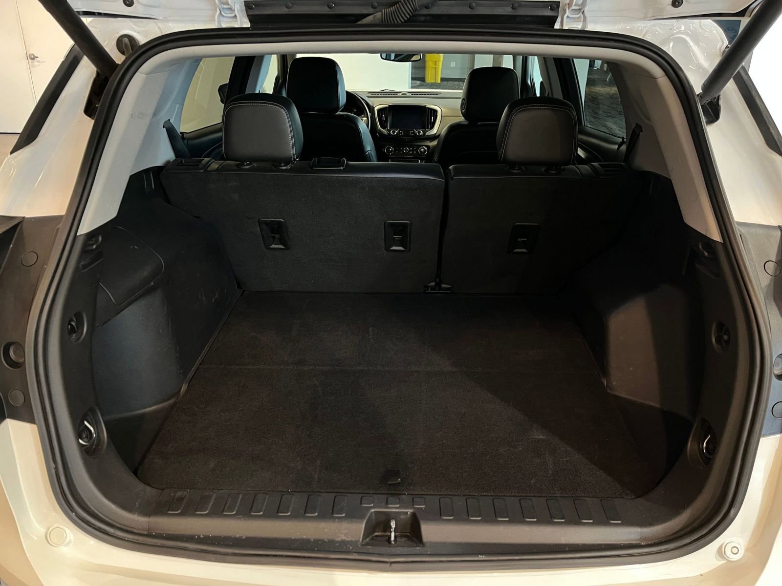 Thumbnail: 2023 GMC Terrain - 32