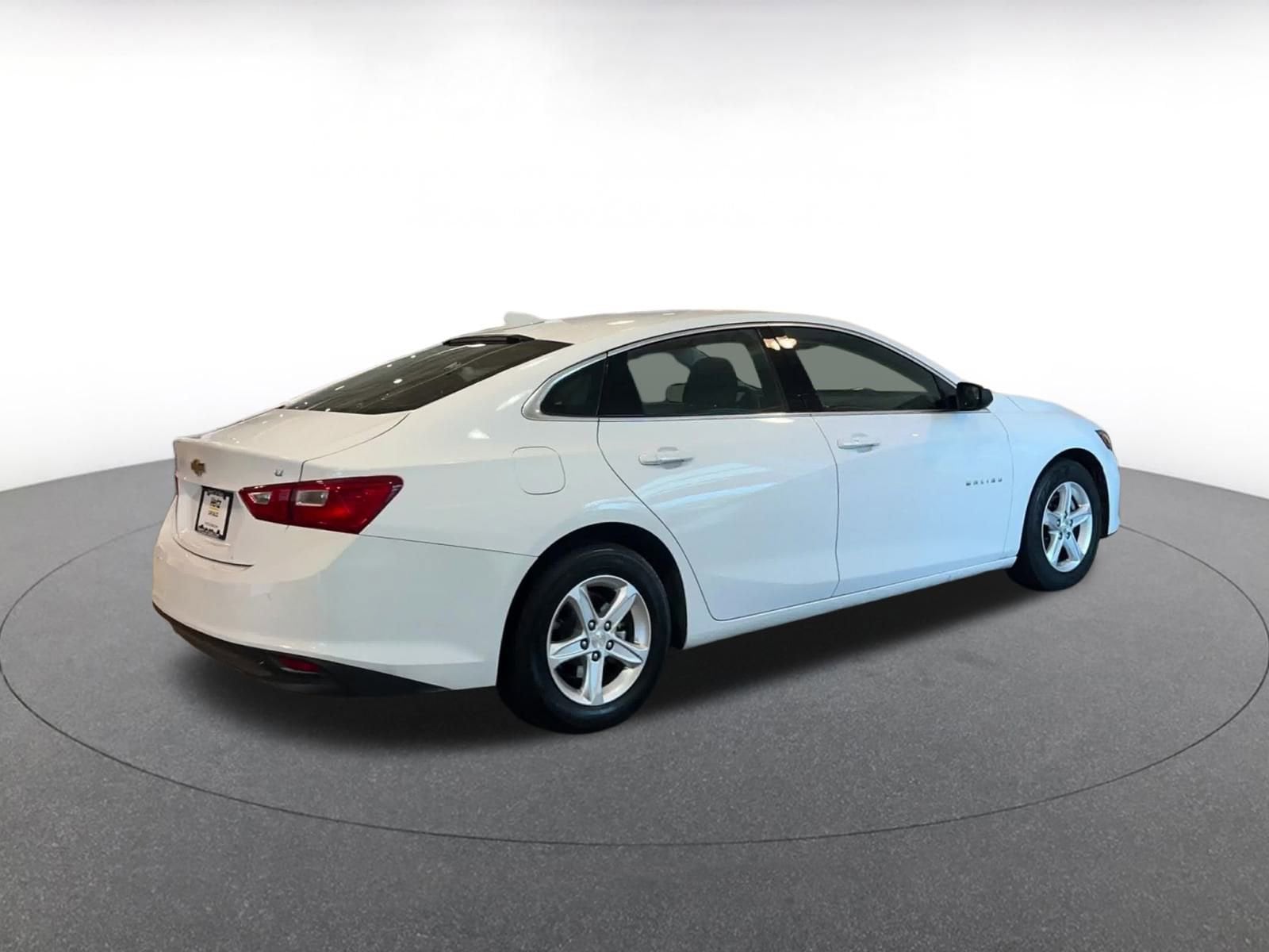 Thumbnail: 2023 Chevrolet Malibu - 15
