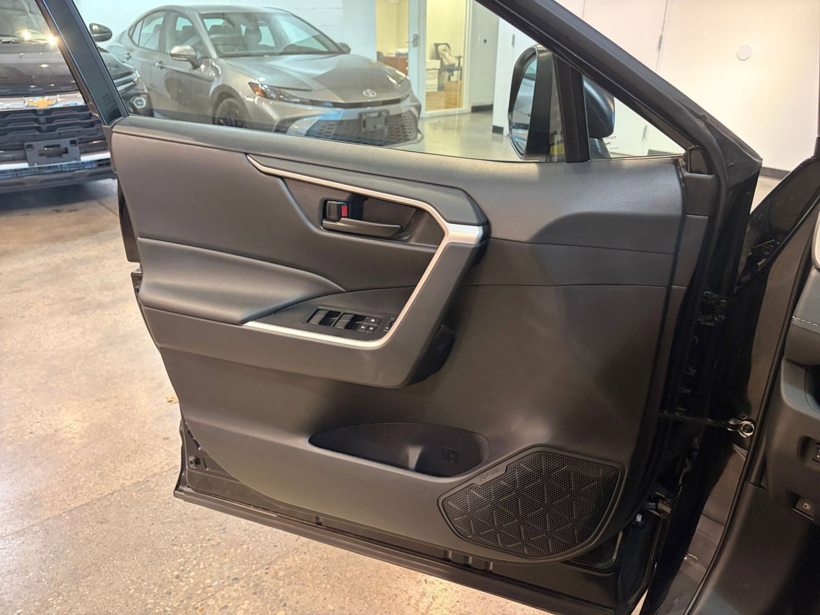 Thumbnail: 2025 Toyota RAV4 - 20