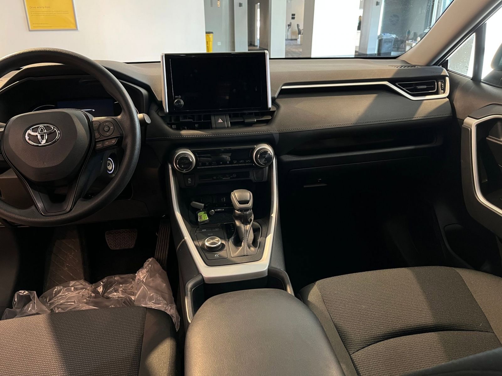 Thumbnail: 2025 Toyota RAV4 - 35