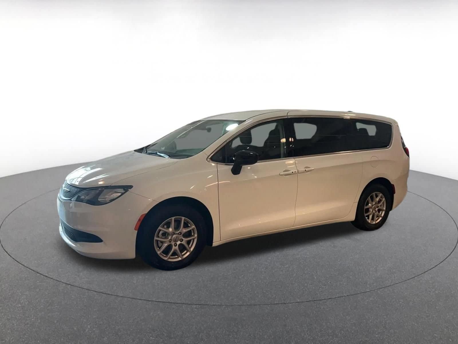 Thumbnail: 2024 Chrysler Voyager - 7