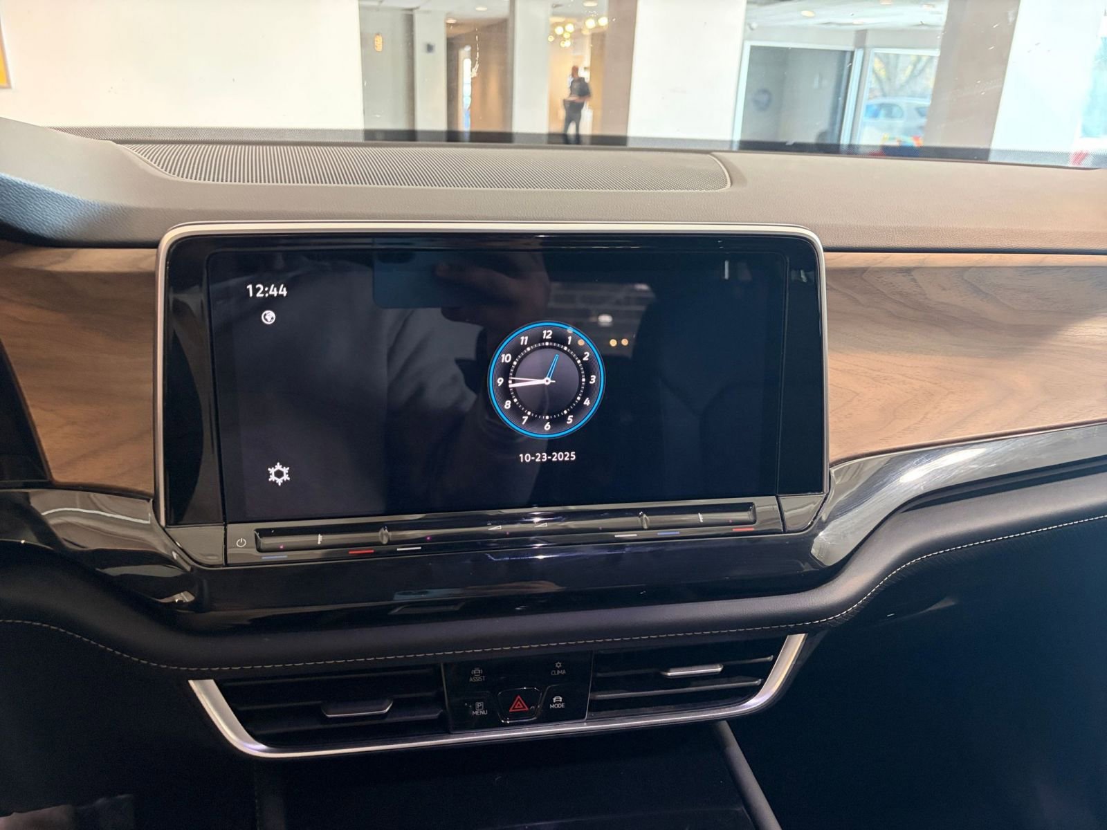 Thumbnail: 2025 Volkswagen Atlas - 18