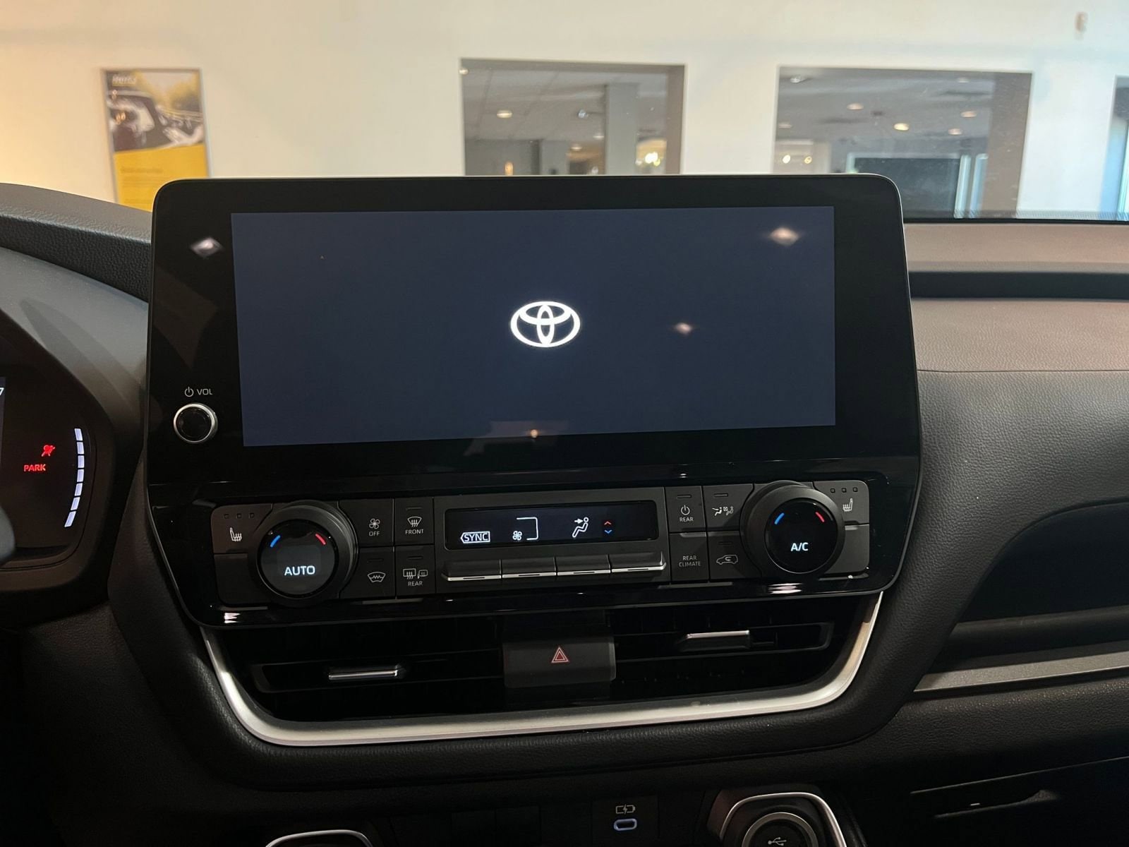 Thumbnail: 2025 Toyota Grand Highlander - 20