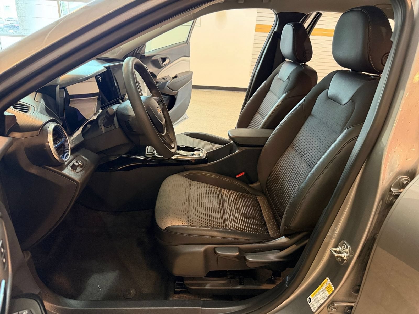 Thumbnail: 2025 Chevrolet Trax - 25