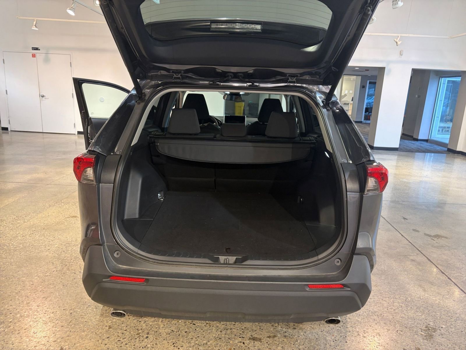 Thumbnail: 2025 Toyota RAV4 - 33