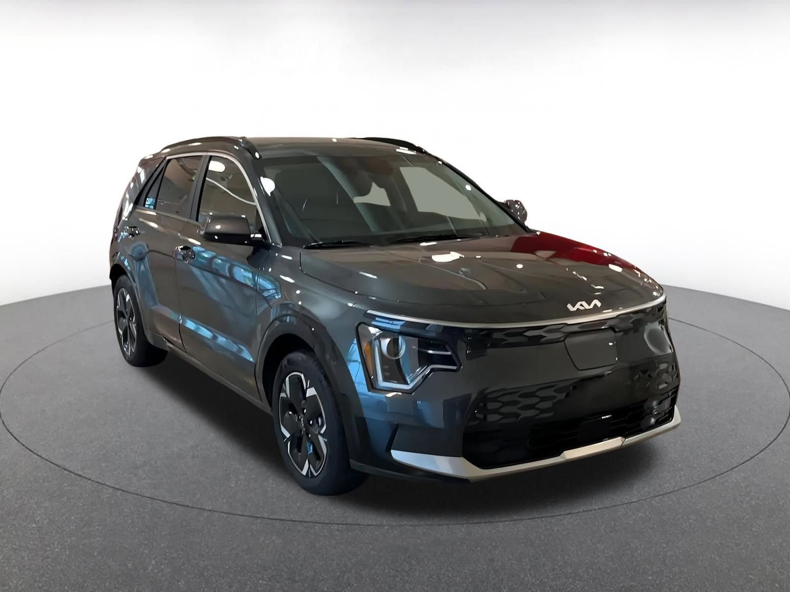 Thumbnail: 2023 Kia Niro - 3