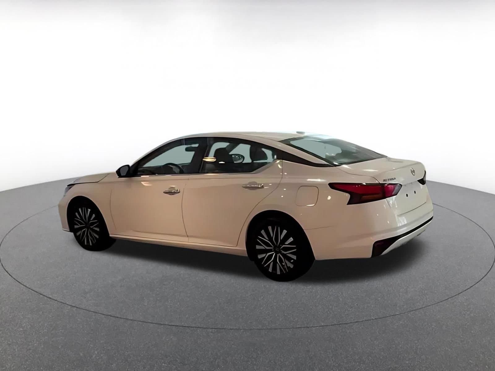 Thumbnail: 2025 Nissan Altima - 11
