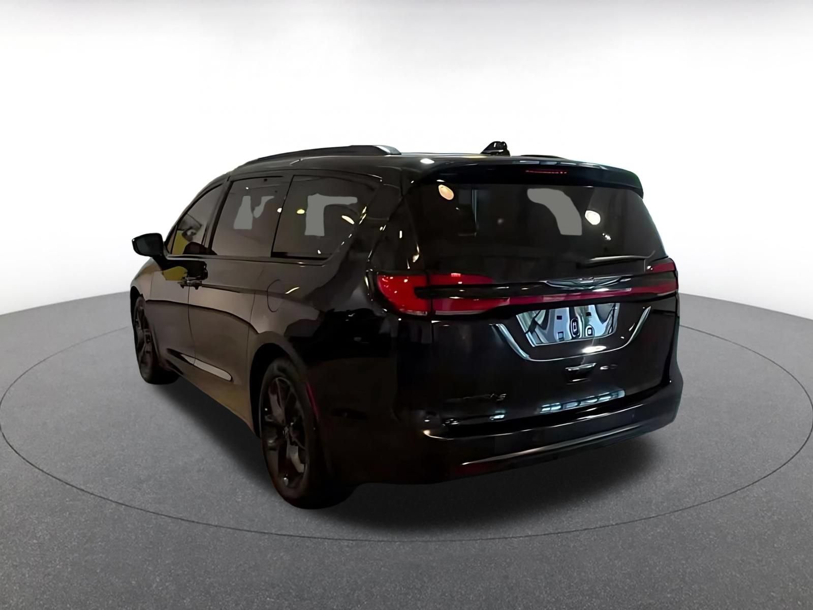 Thumbnail: 2025 Chrysler Pacifica - 9