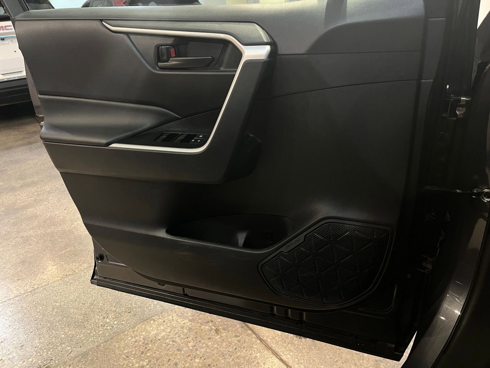 Thumbnail: 2025 Toyota RAV4 - 20