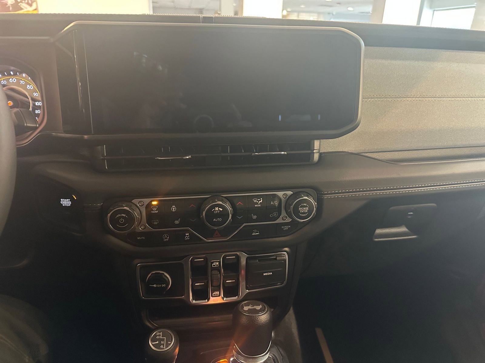 Thumbnail: 2025 Jeep Wrangler - 18