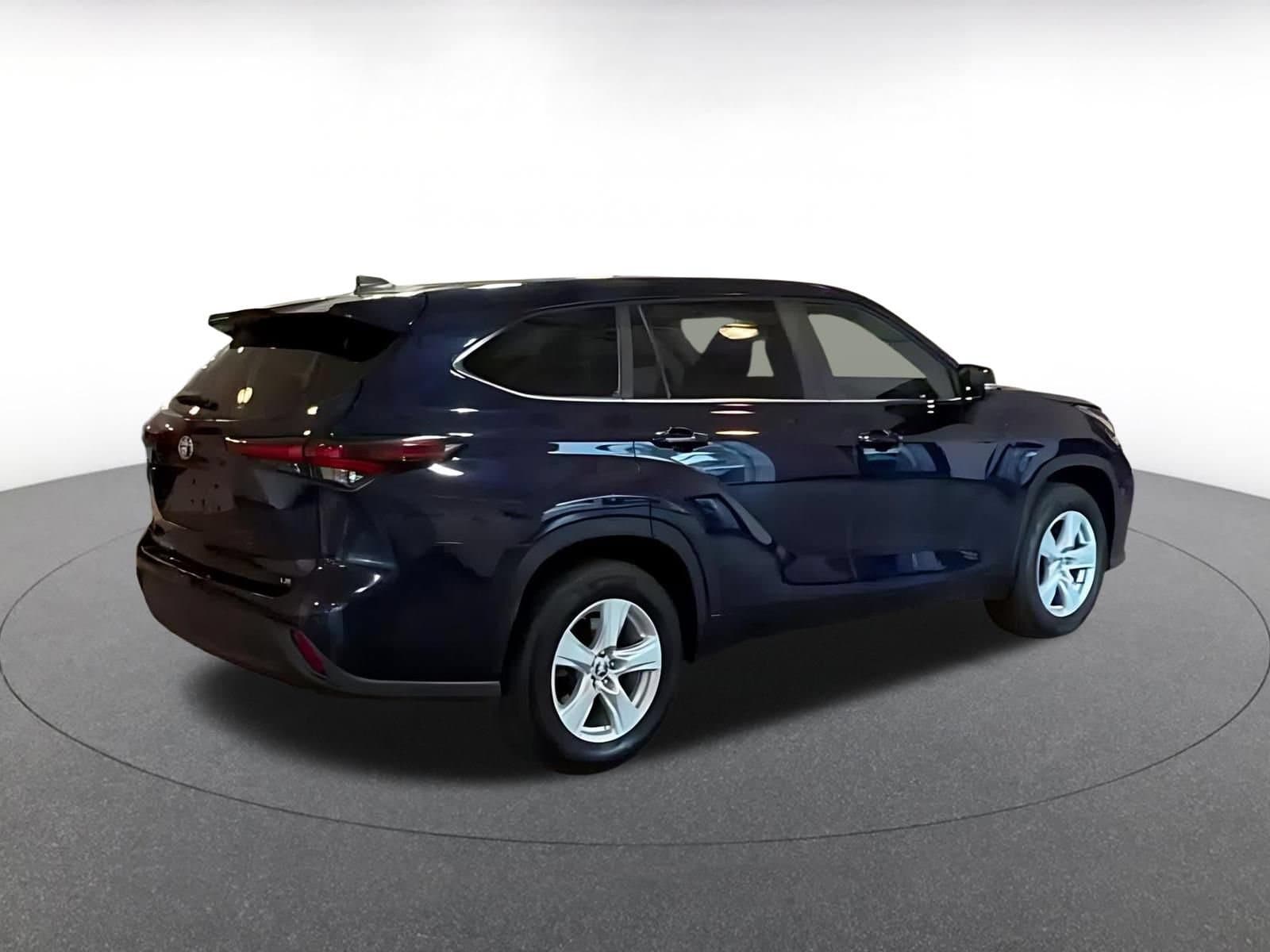 Thumbnail: 2025 Toyota Highlander - 10