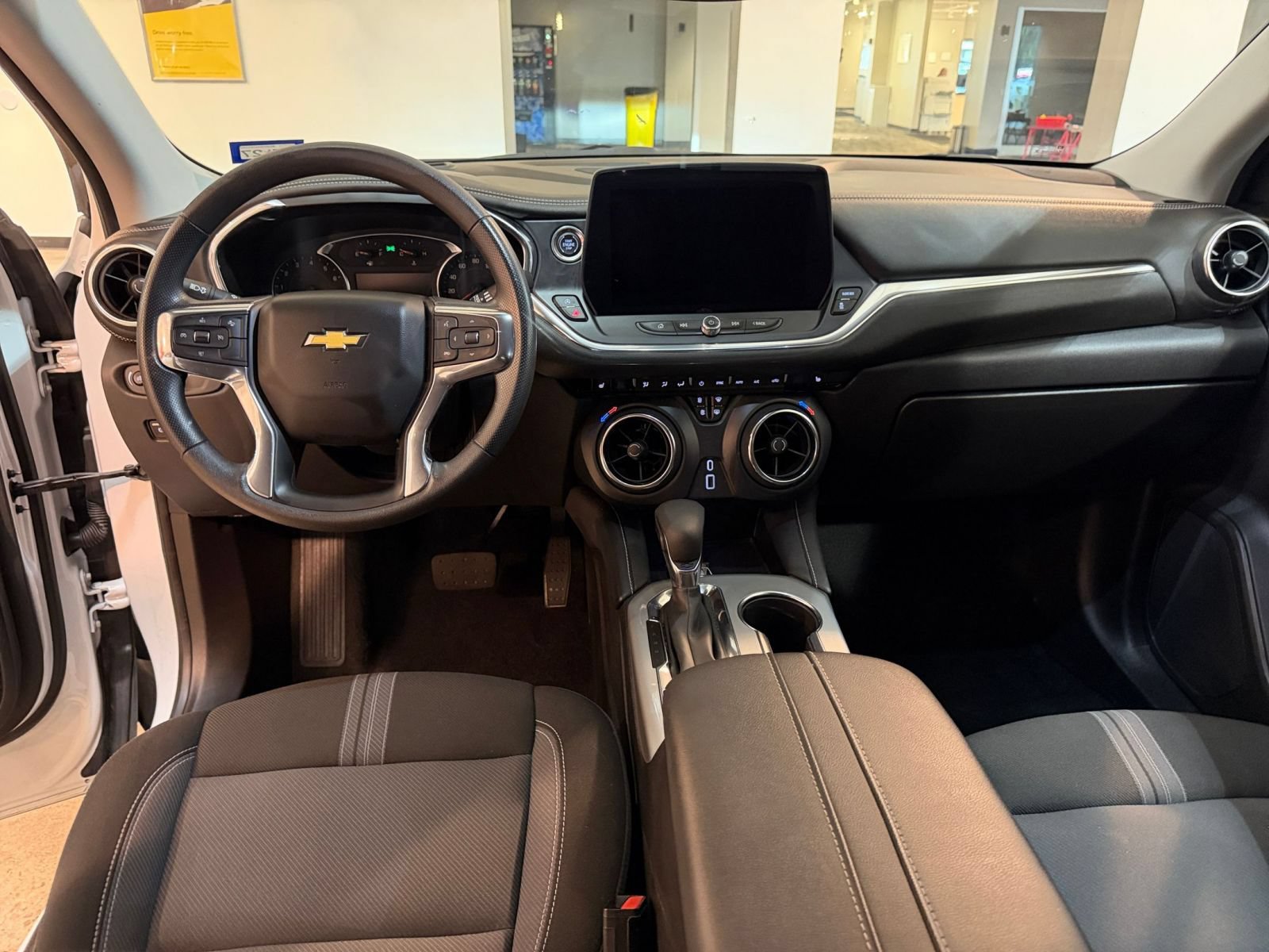 Thumbnail: 2025 Chevrolet Blazer - 32
