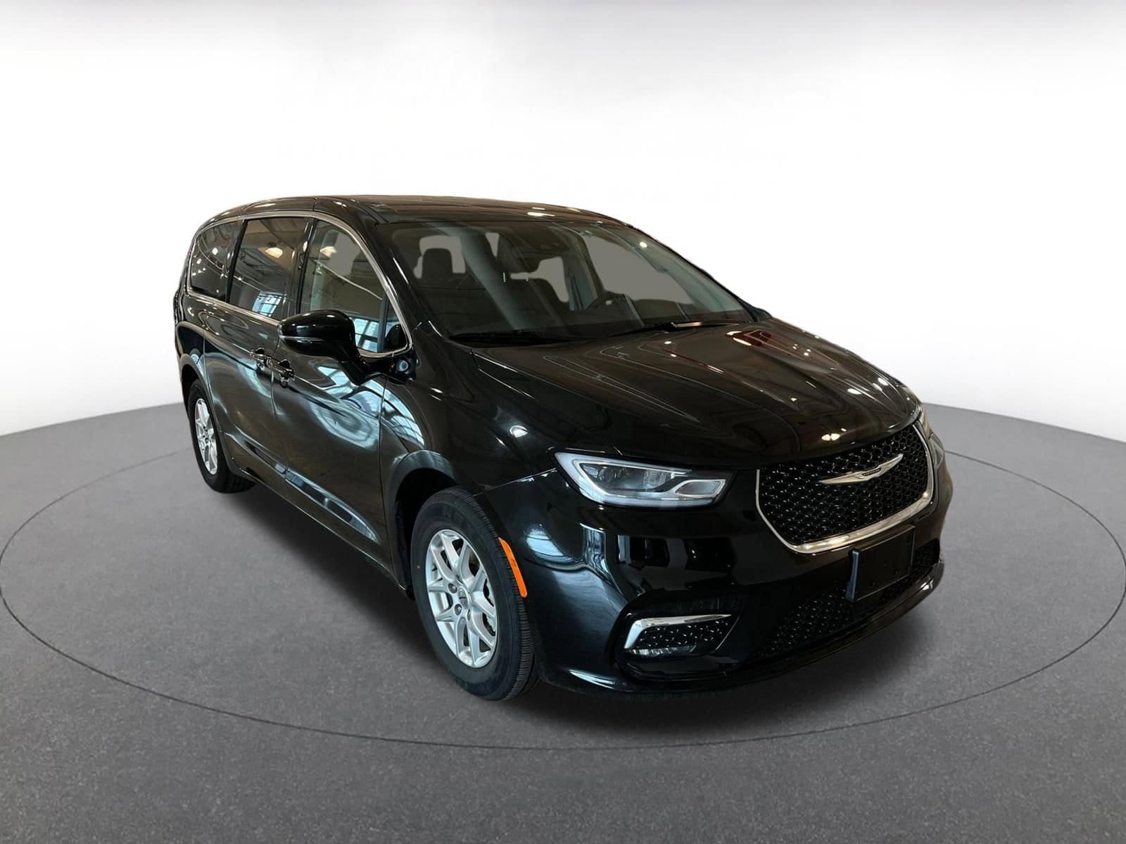 Thumbnail: 2024 Chrysler Pacifica - 1