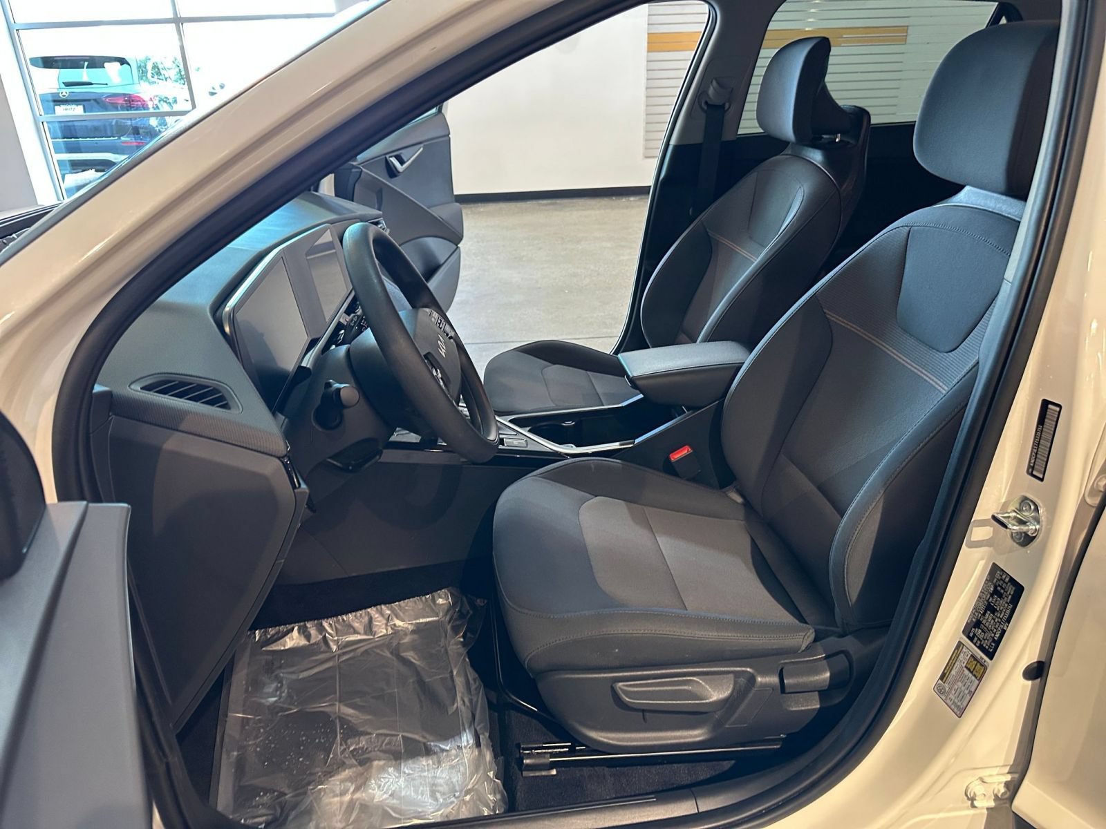 Thumbnail: 2026 Kia Niro - 25