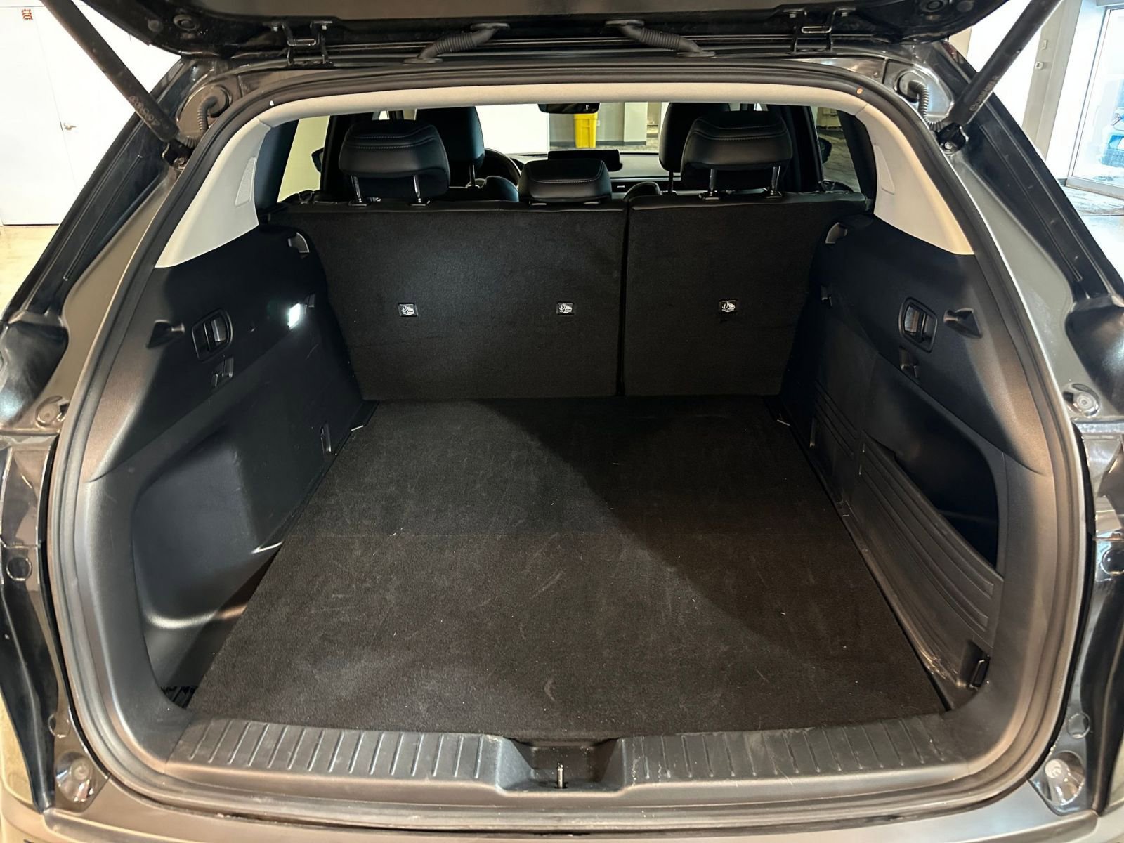 Thumbnail: 2025 Mazda CX-50 - 33