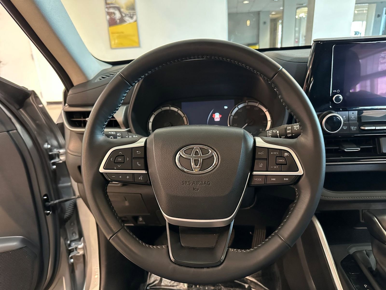 Thumbnail: 2025 Toyota Highlander - 29