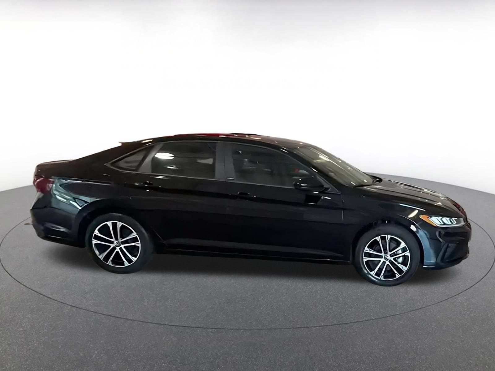 Thumbnail: 2025 Volkswagen Jetta - 12