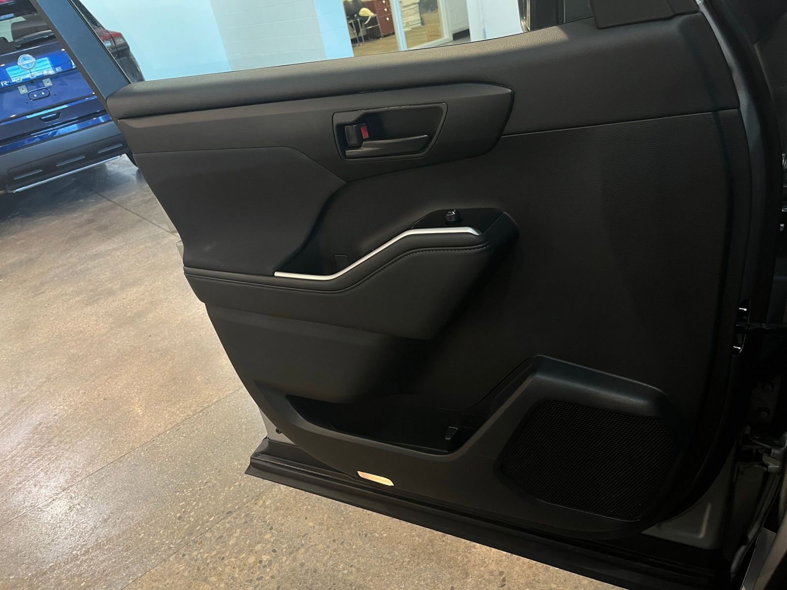 Thumbnail: 2025 Toyota Highlander - 18