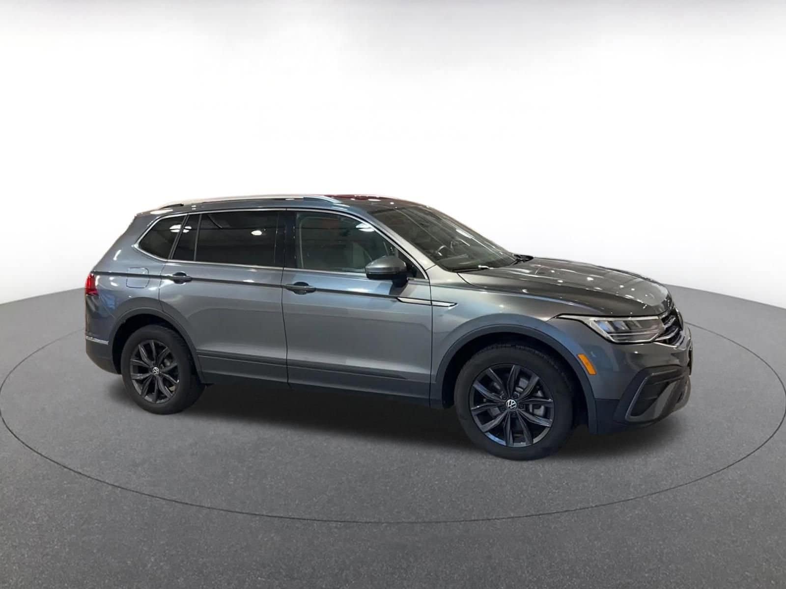 Thumbnail: 2024 Volkswagen Tiguan - 2