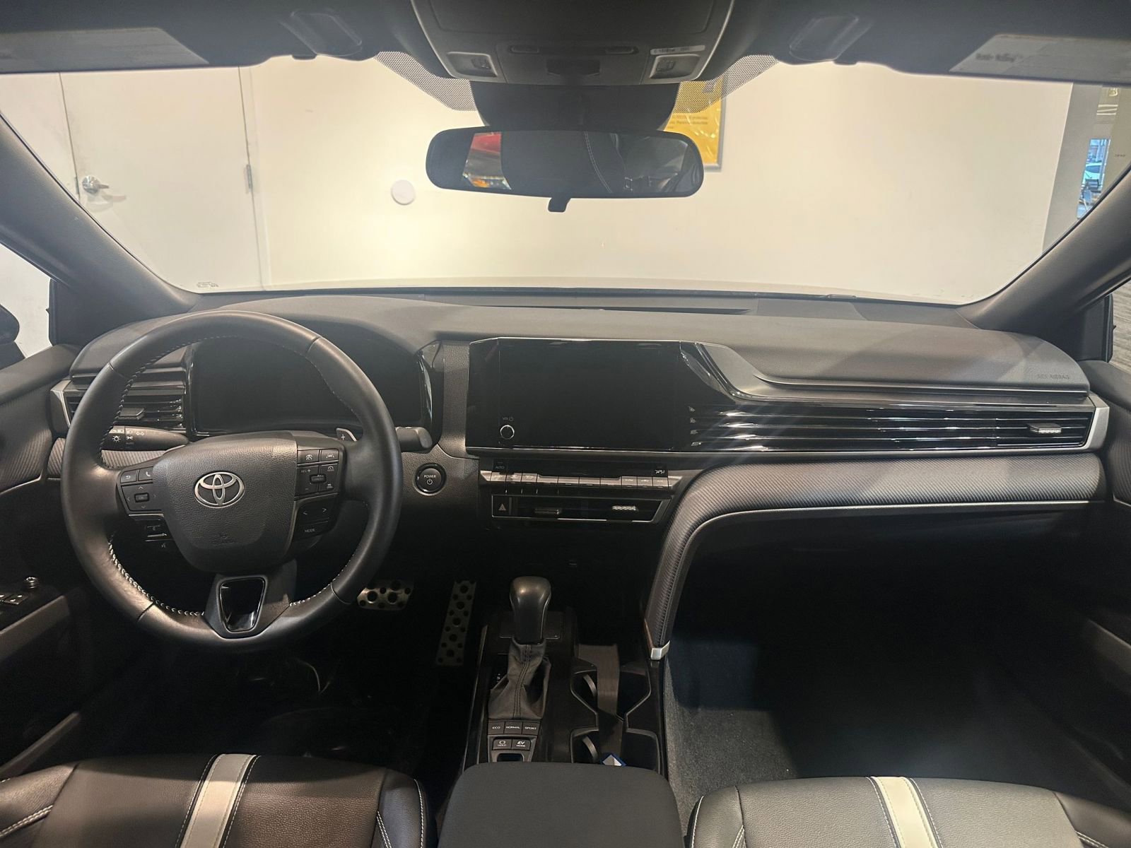 Thumbnail: 2025 Toyota Camry - 33