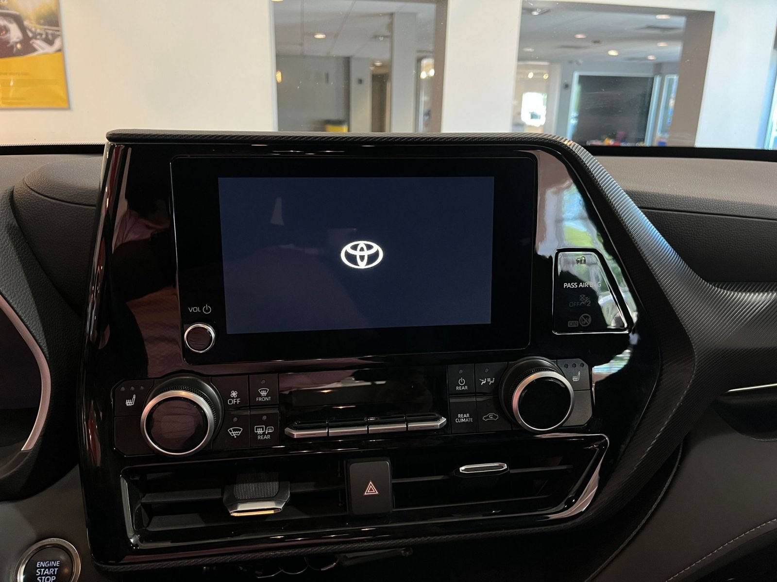 Thumbnail: 2025 Toyota Highlander - 20