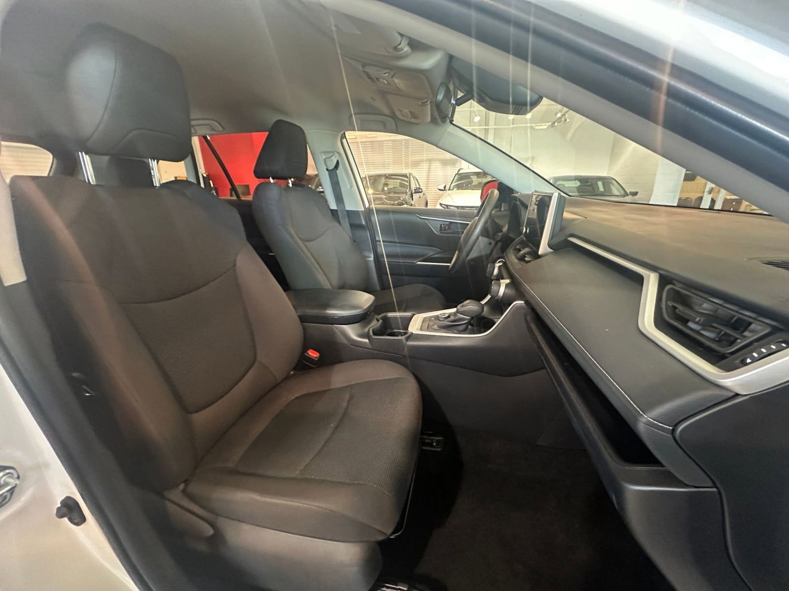 Thumbnail: 2025 Toyota RAV4 - 35