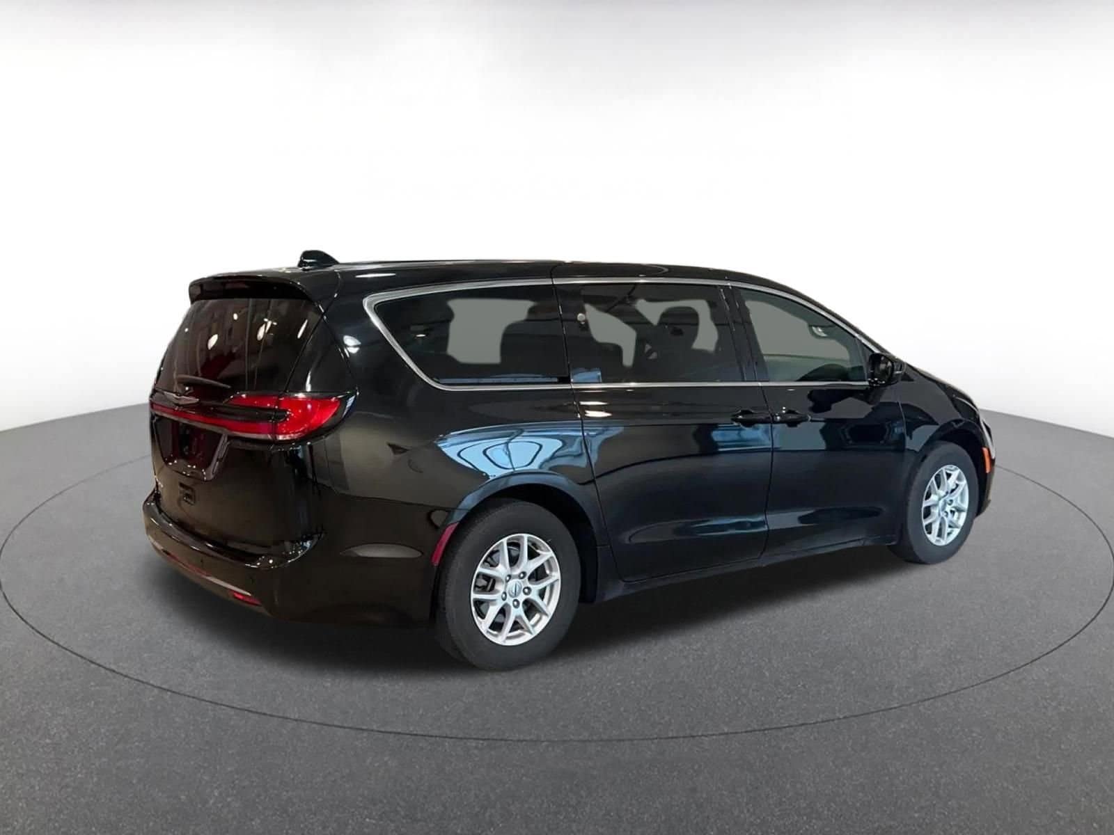 Thumbnail: 2025 Chrysler Pacifica - 15