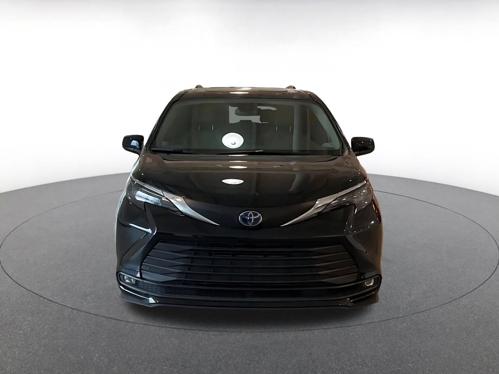 Thumbnail: 2025 Toyota Sienna - 4