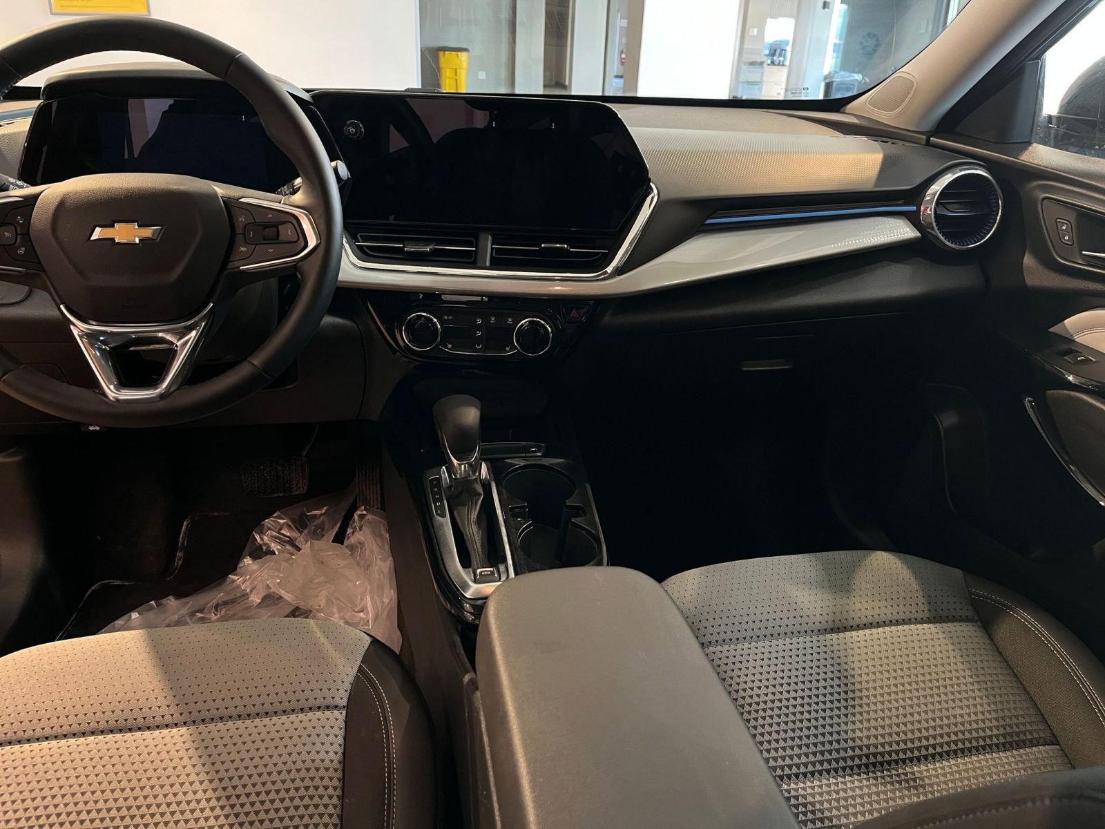 Thumbnail: 2025 Chevrolet Trax - 34