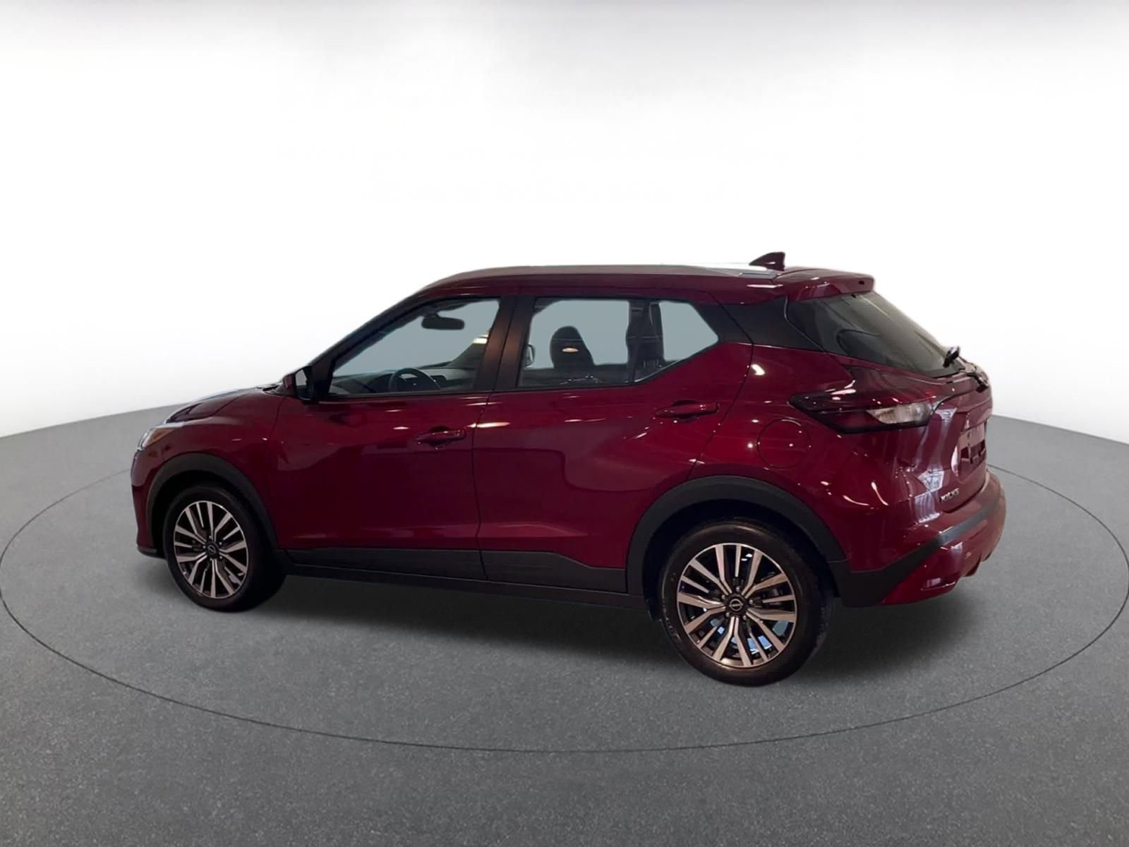 Thumbnail: 2024 Nissan Kicks - 10