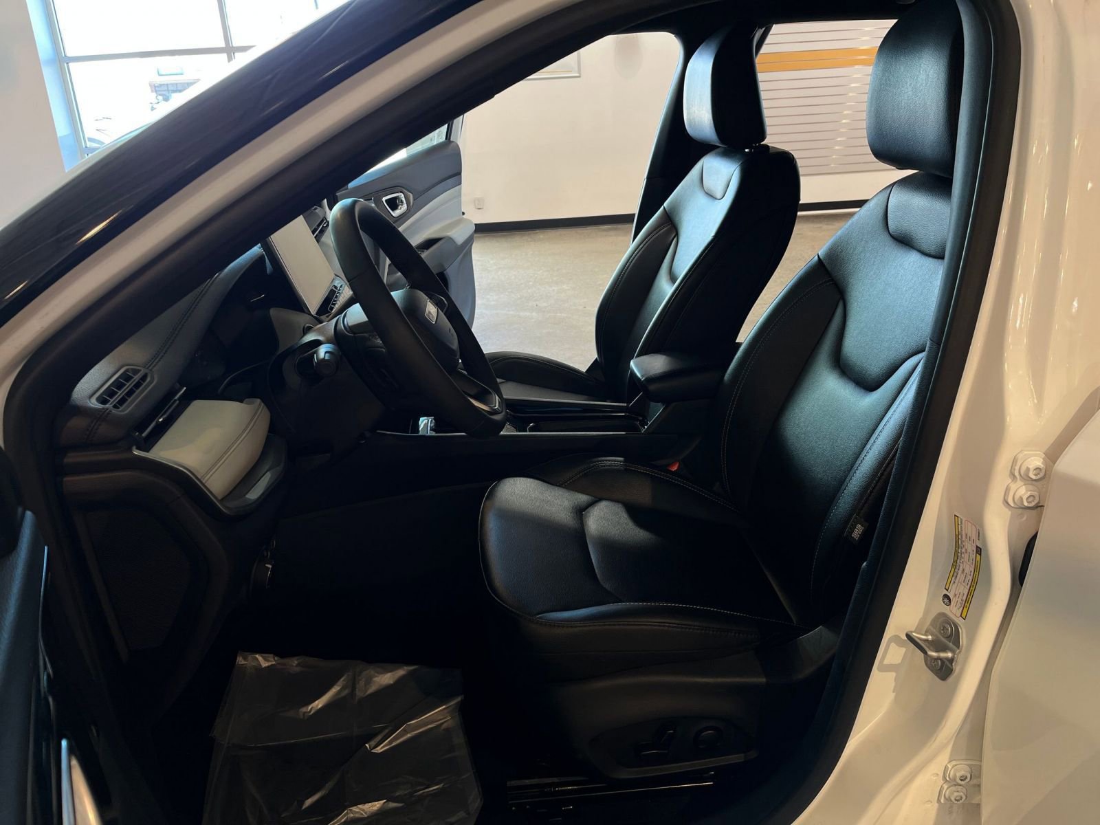 Thumbnail: 2025 Jeep Compass - 27