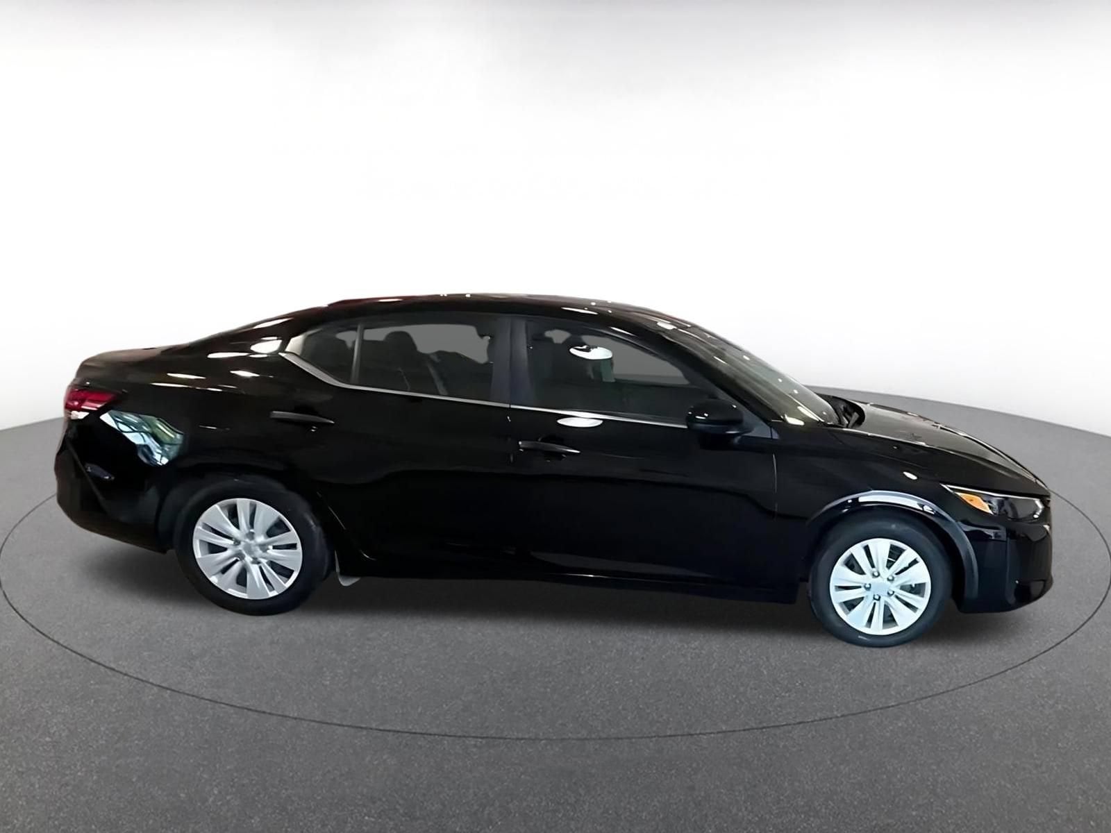 Thumbnail: 2025 Nissan Sentra - 9