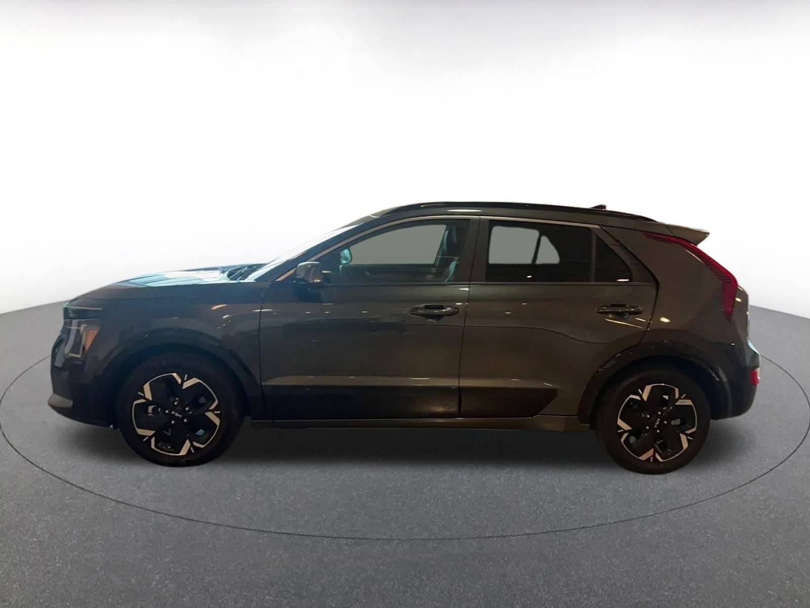 Thumbnail: 2023 Kia Niro - 9