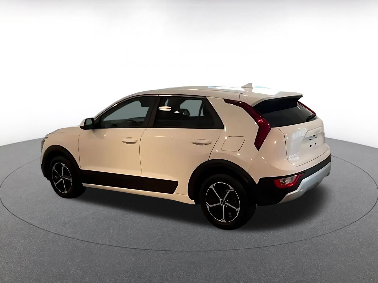 Thumbnail: 2026 Kia Niro - 11