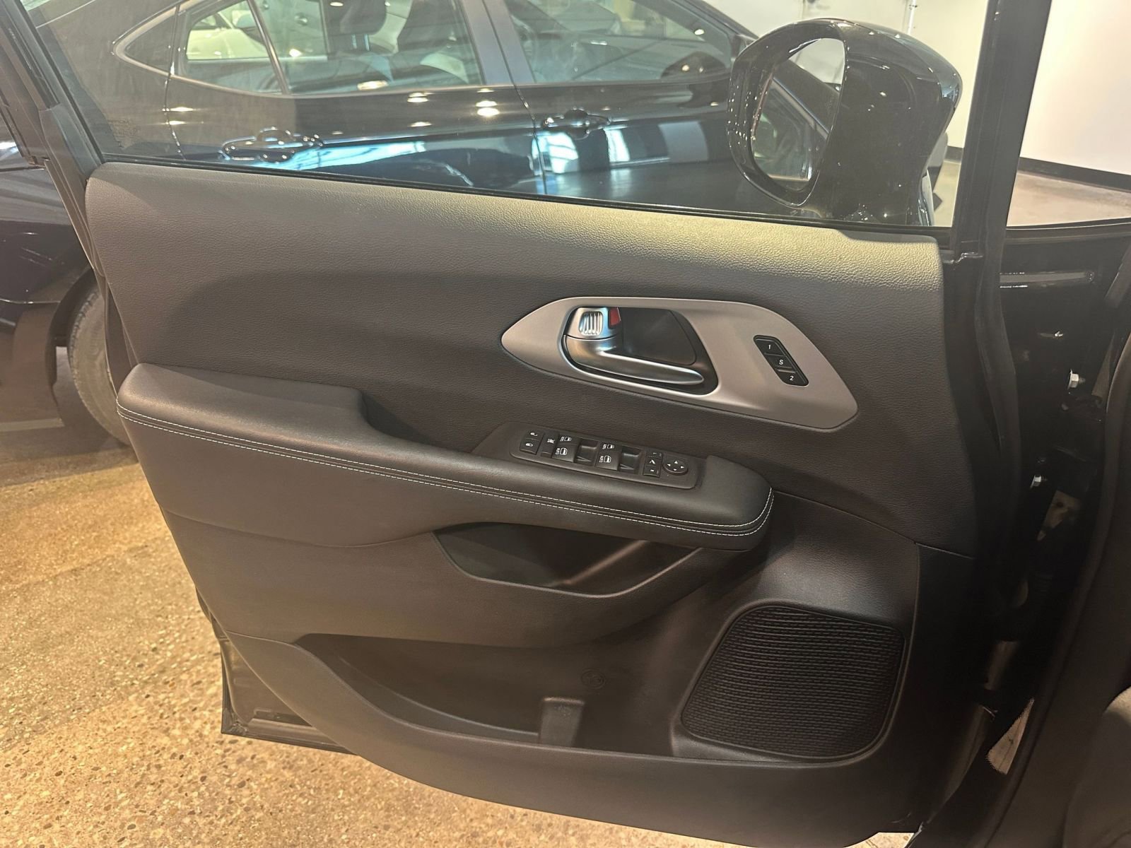 Thumbnail: 2025 Chrysler Pacifica - 20