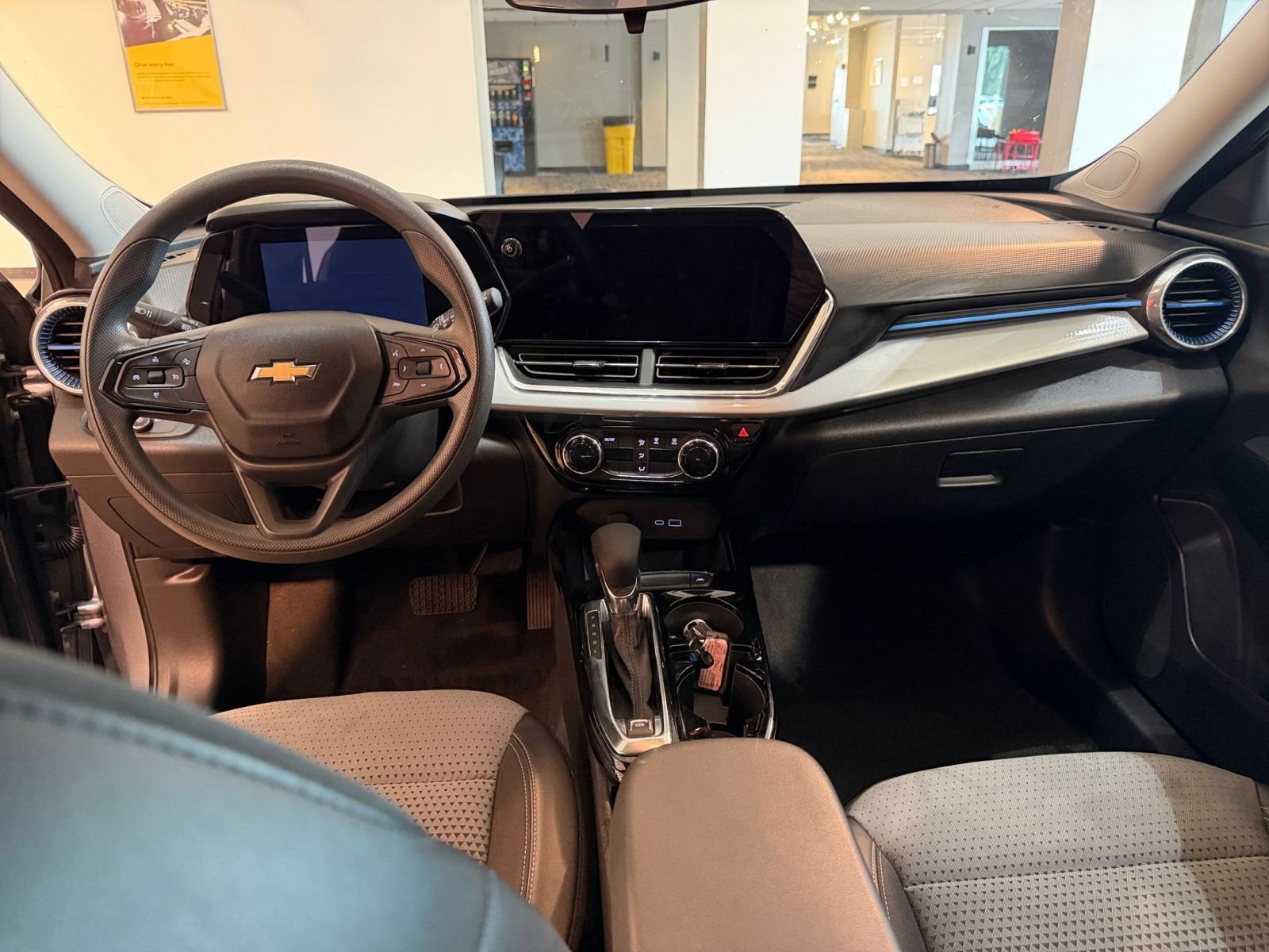 Thumbnail: 2025 Chevrolet Trax - 32