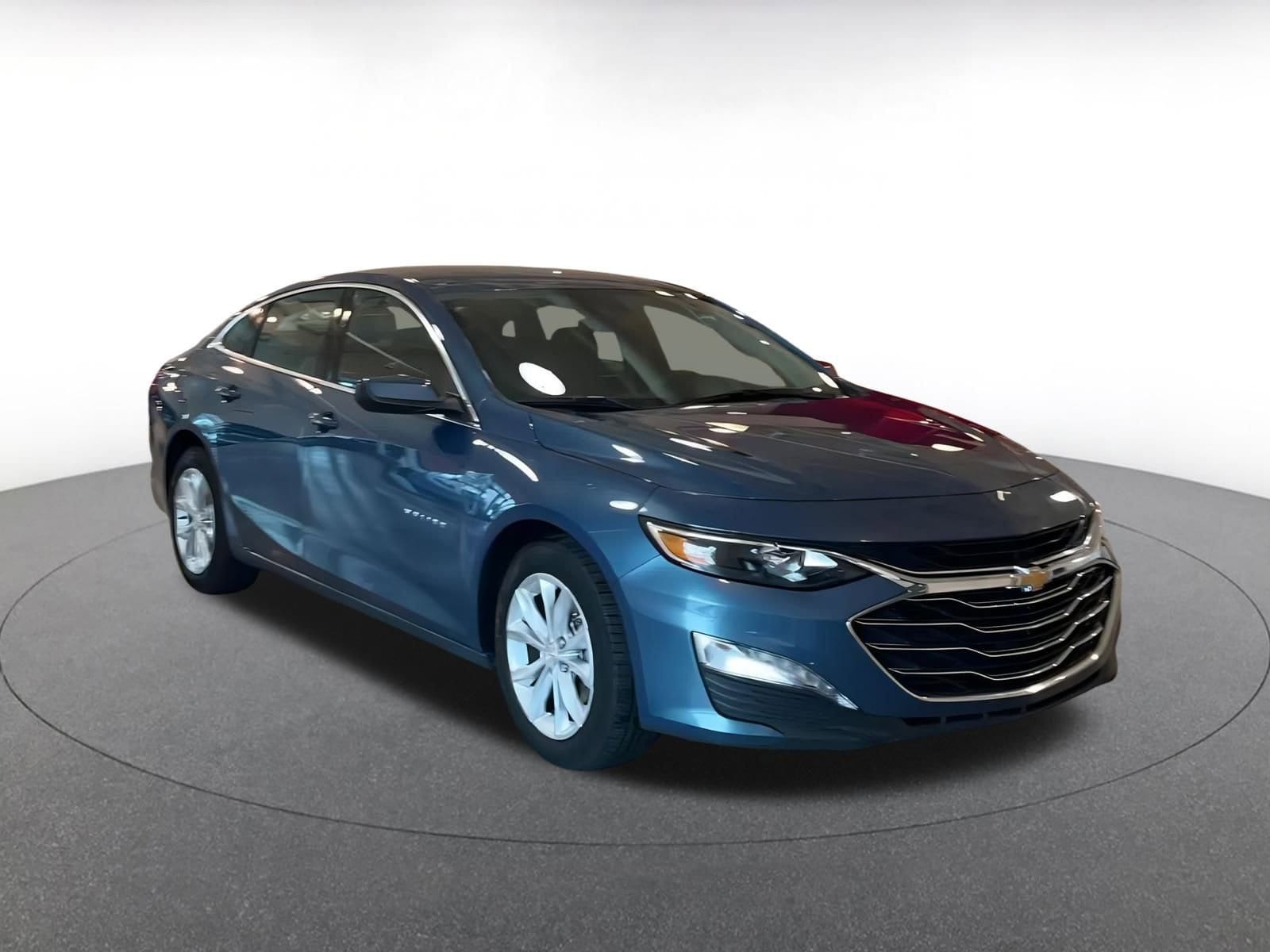 Thumbnail: 2024 Chevrolet Malibu - 3