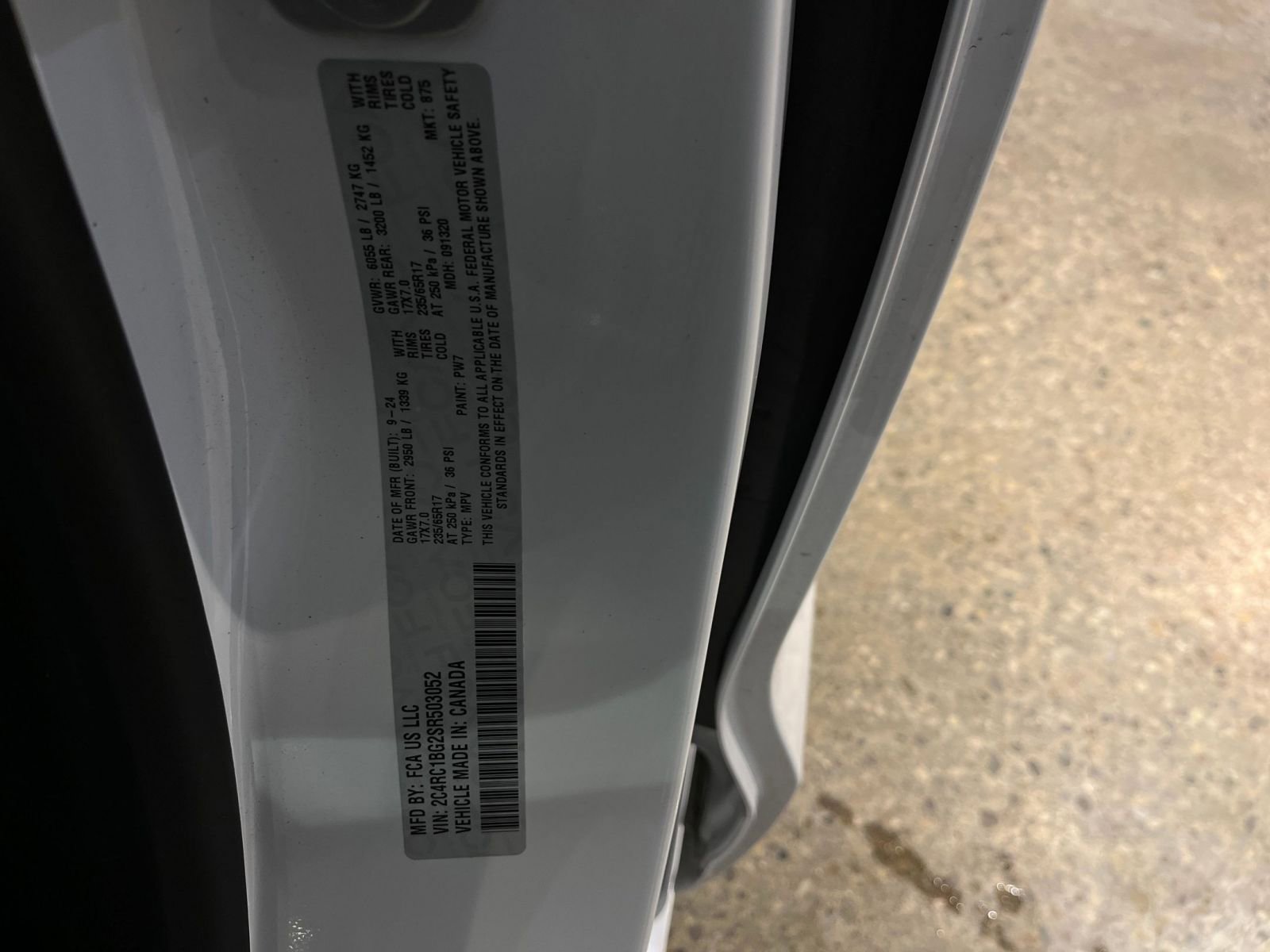 Thumbnail: 2025 Chrysler Pacifica - 31