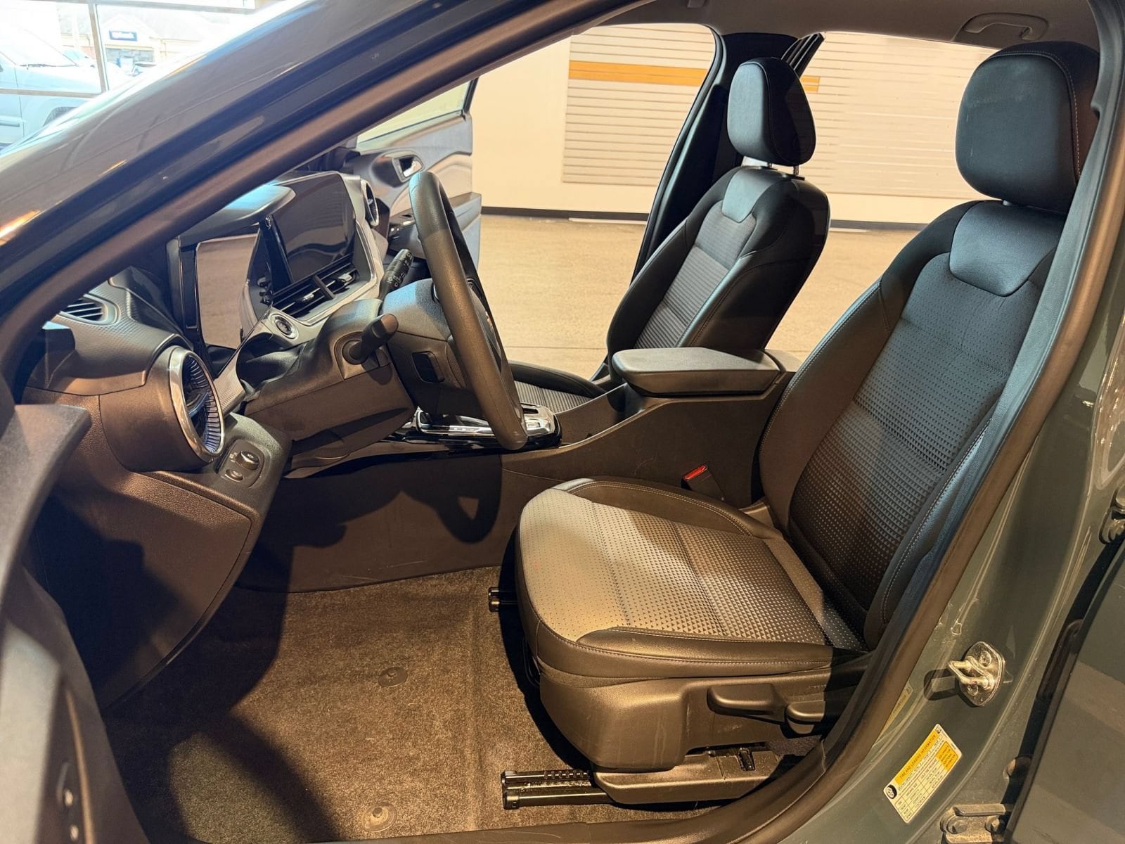 Thumbnail: 2025 Chevrolet Trax - 21