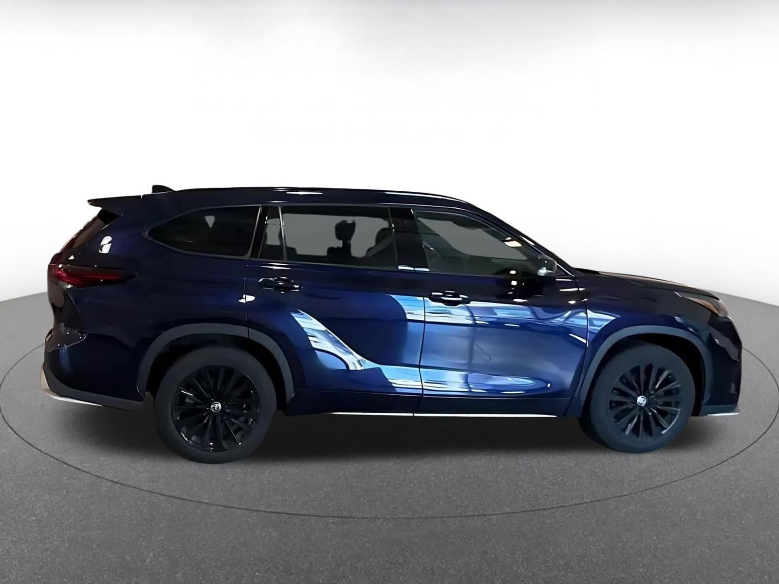 Thumbnail: 2025 Toyota Highlander - 16
