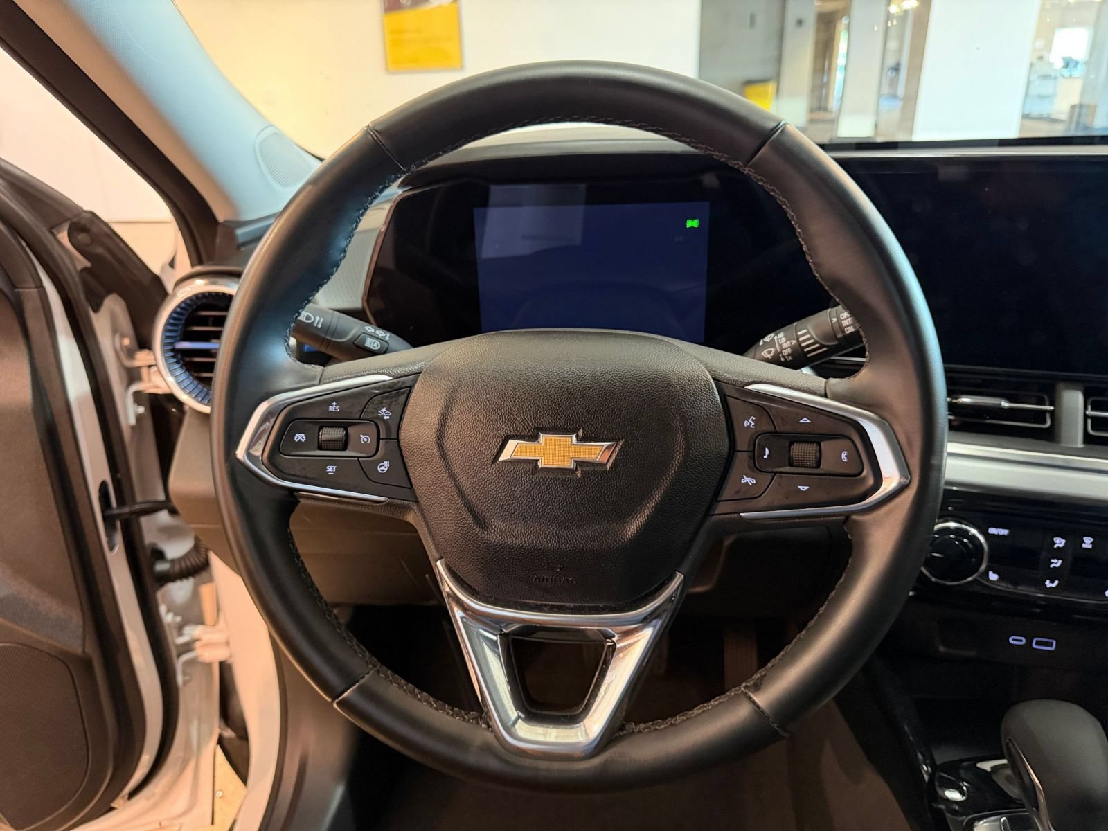 Thumbnail: 2025 Chevrolet Trax - 22
