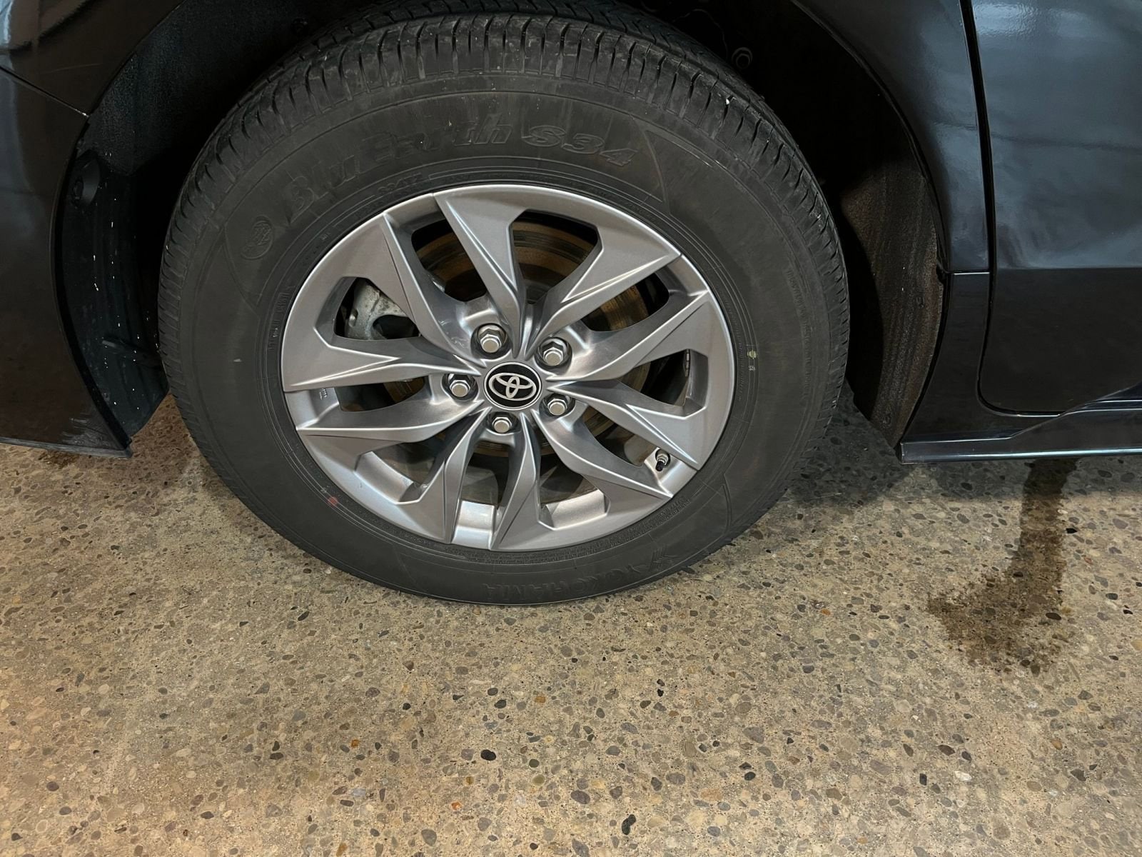 Thumbnail: 2025 Toyota Sienna - 33