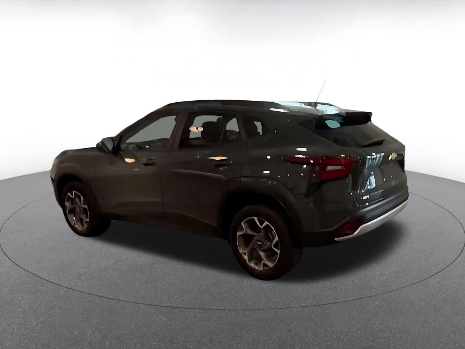 Thumbnail: 2025 Chevrolet Trax - 8