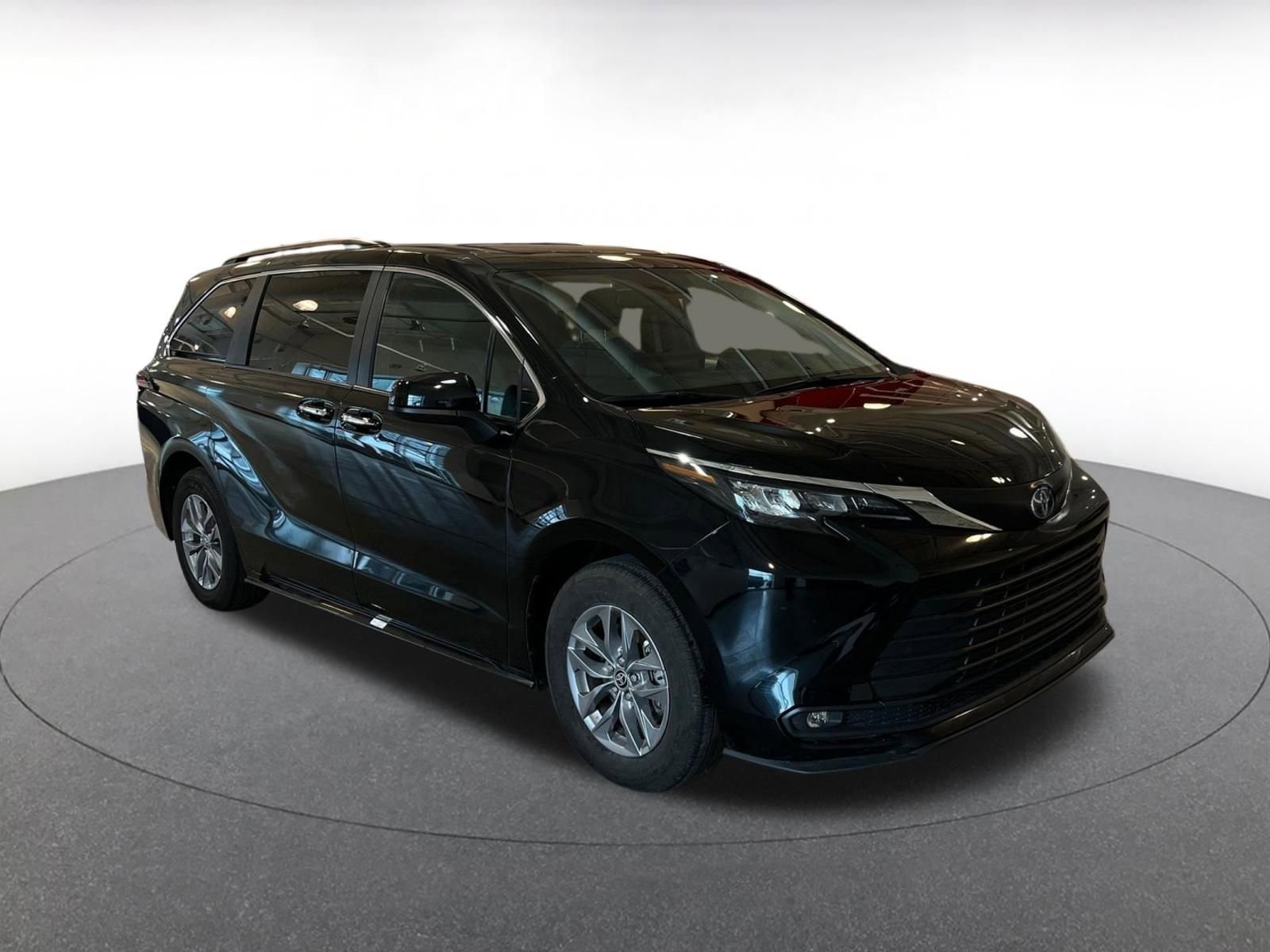 Thumbnail: 2025 Toyota Sienna - 1