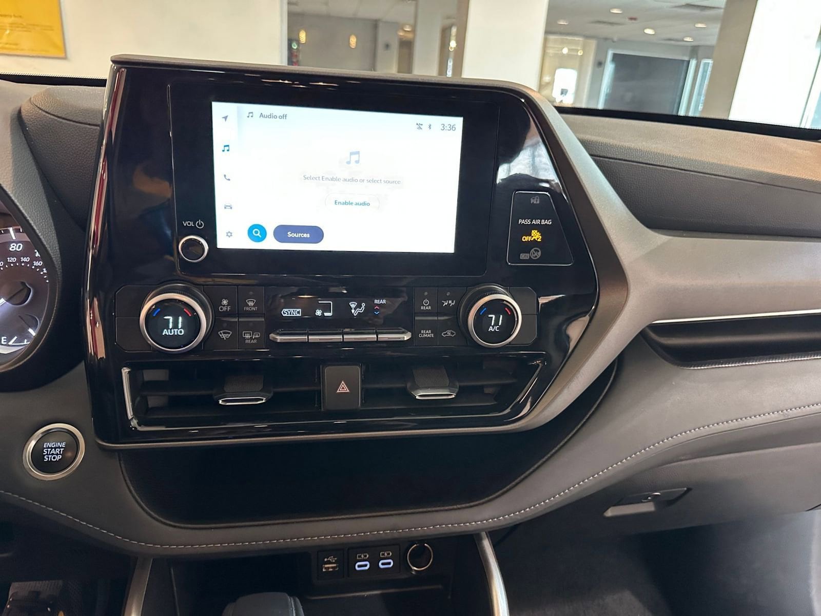 Thumbnail: 2025 Toyota Highlander - 17